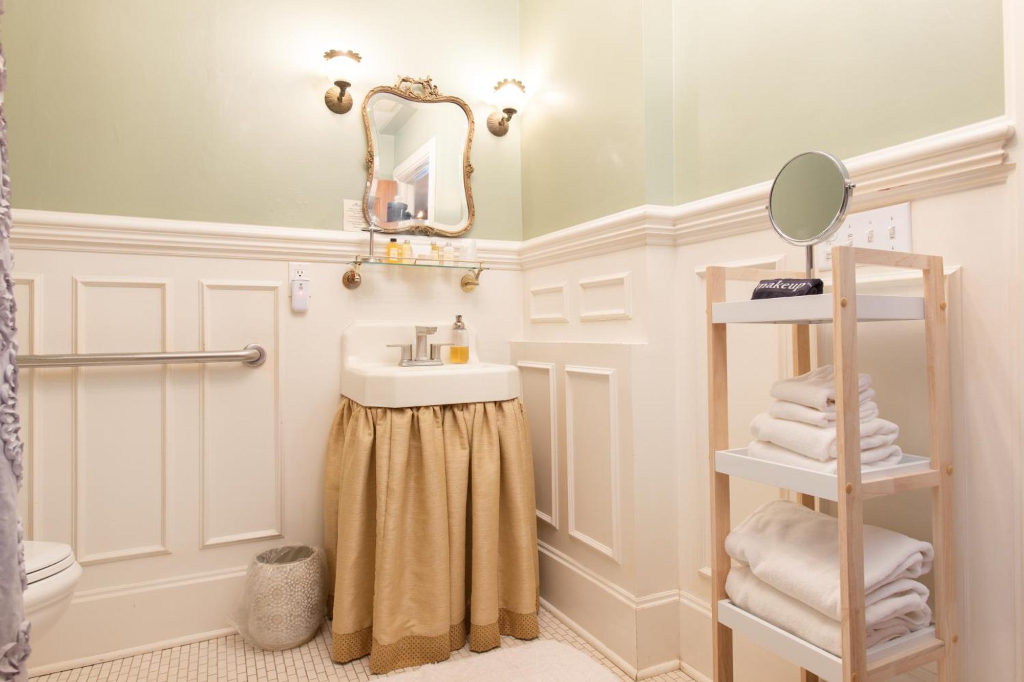 Black Walnut B&B Inn Ашвил Екстериор снимка