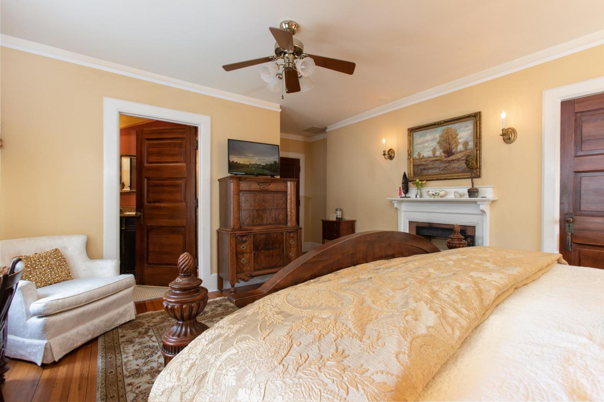 Black Walnut B&B Inn Ашвил Екстериор снимка