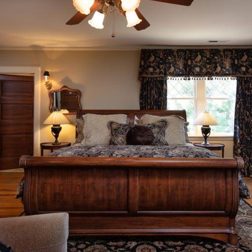 Black Walnut B&B Inn Ашвил Екстериор снимка