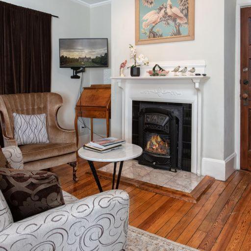 Black Walnut B&B Inn Ашвил Екстериор снимка