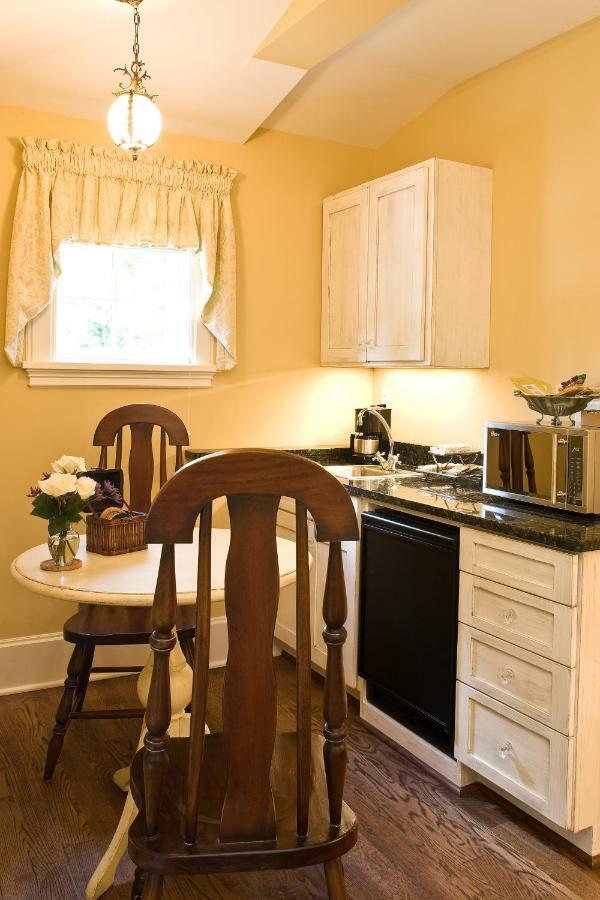 Black Walnut B&B Inn Ашвил Екстериор снимка