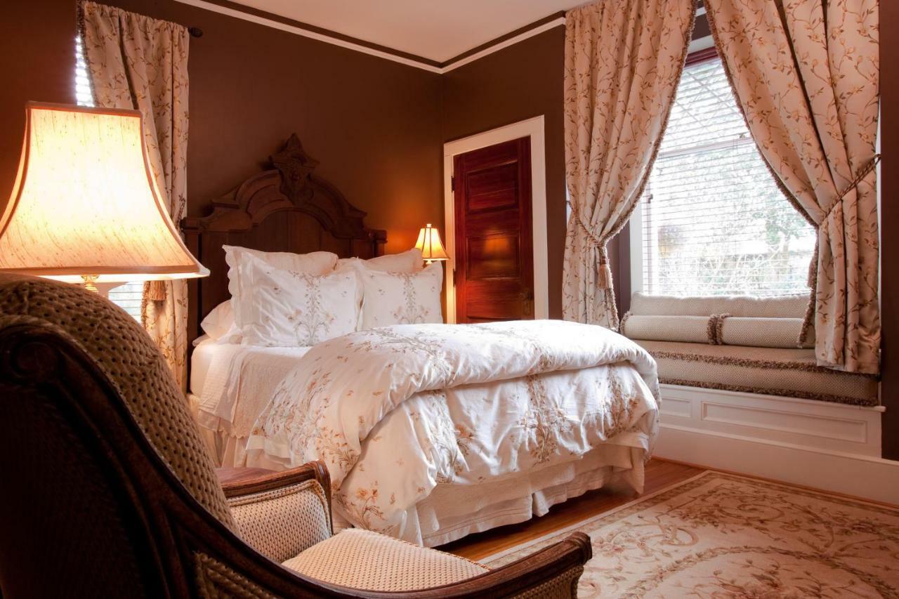 Black Walnut B&B Inn Ашвил Екстериор снимка