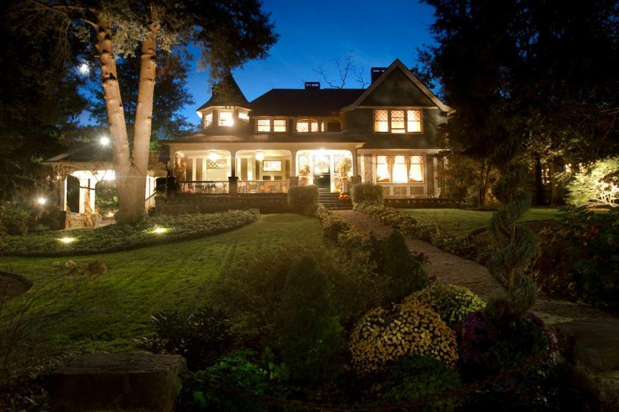 Black Walnut B&B Inn Ашвил Екстериор снимка