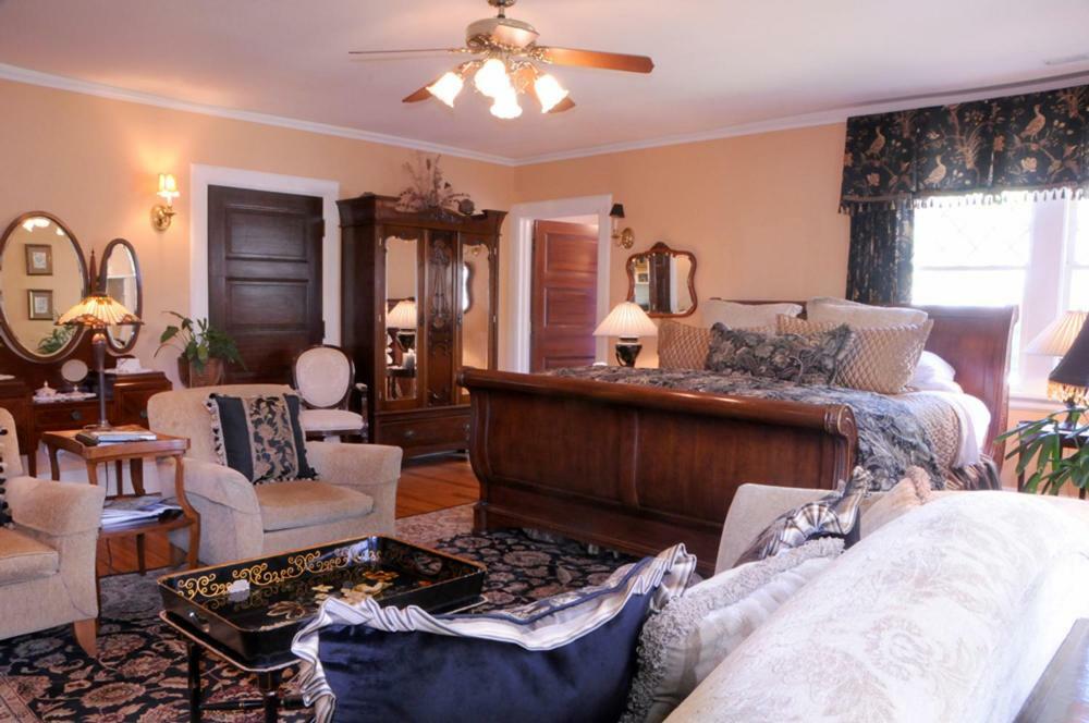 Black Walnut B&B Inn Ашвил Екстериор снимка