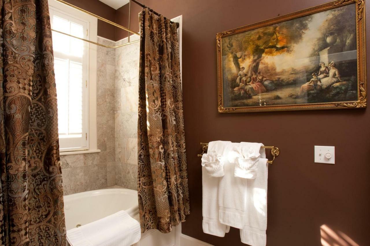 Black Walnut B&B Inn Ашвил Екстериор снимка