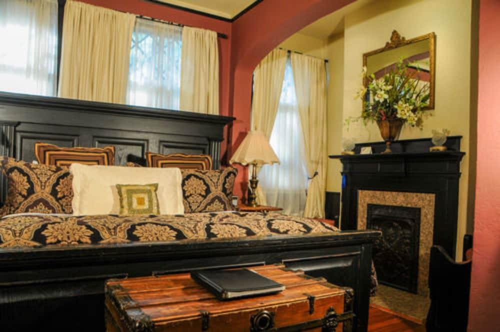 Black Walnut B&B Inn Ашвил Екстериор снимка