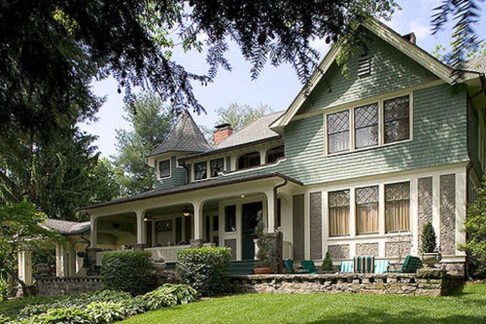 Black Walnut B&B Inn Ашвил Екстериор снимка