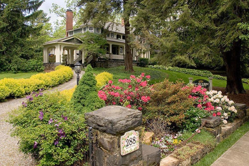 Black Walnut B&B Inn Ашвил Екстериор снимка