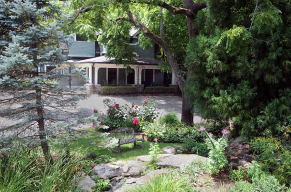 Black Walnut B&B Inn Ашвил Екстериор снимка